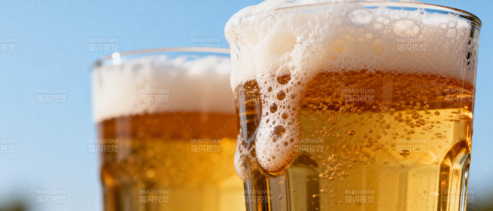 金秋啤酒 泡沫满溢图片