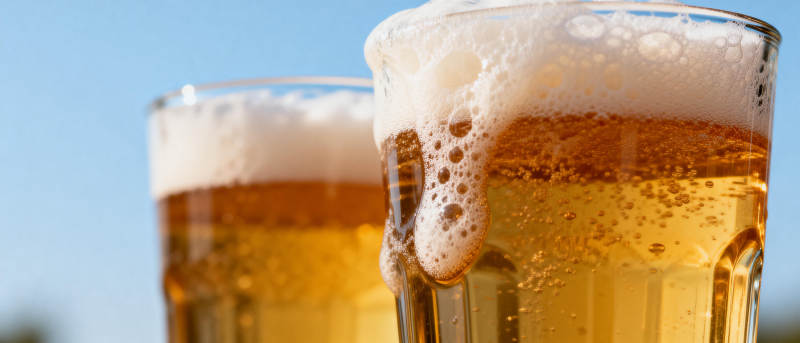 金秋啤酒 泡沫满溢图片