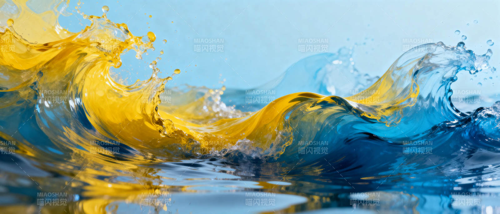 金蓝水浪交汇图片