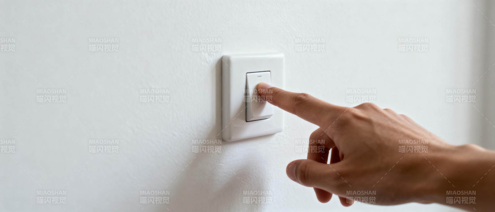 手指按开关图片