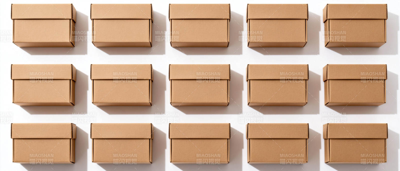 整齐排列的纸箱图片