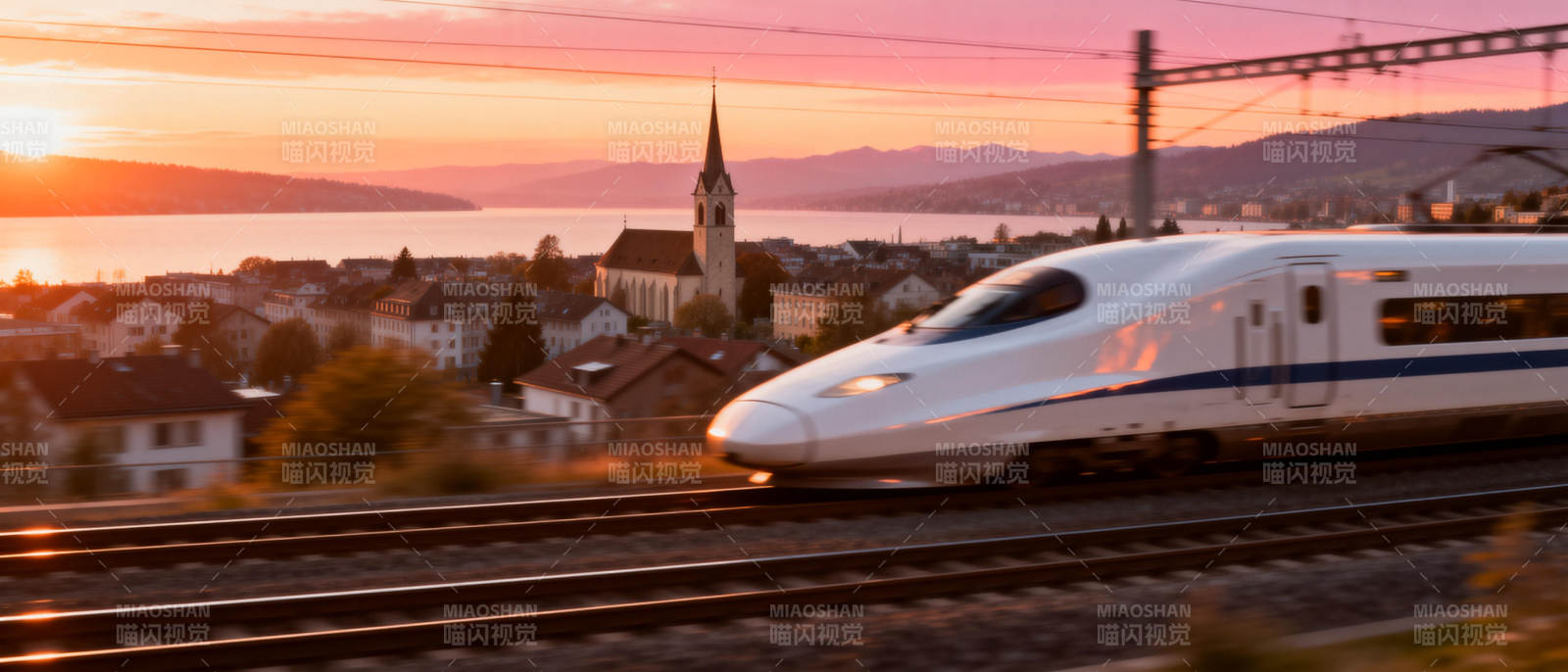 夕阳下的高速列车图片