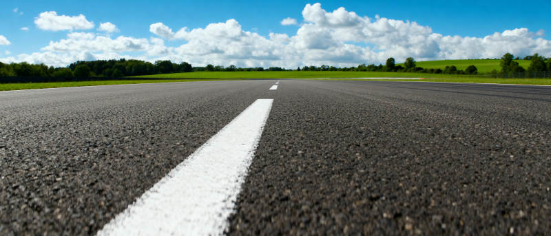 公路延伸至远方图片