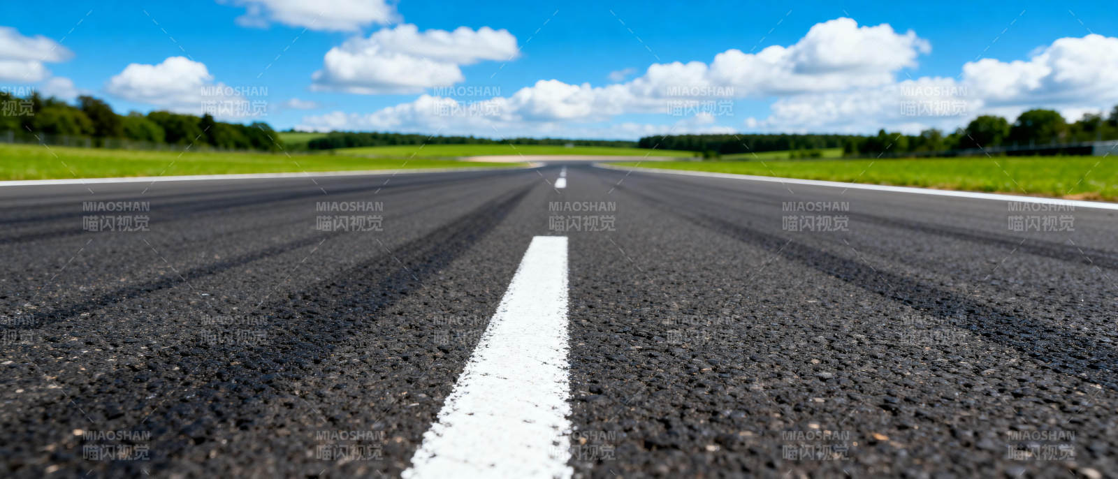 笔直公路延伸远方图片