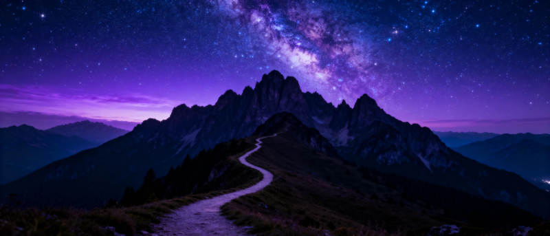 星空下的山径图片