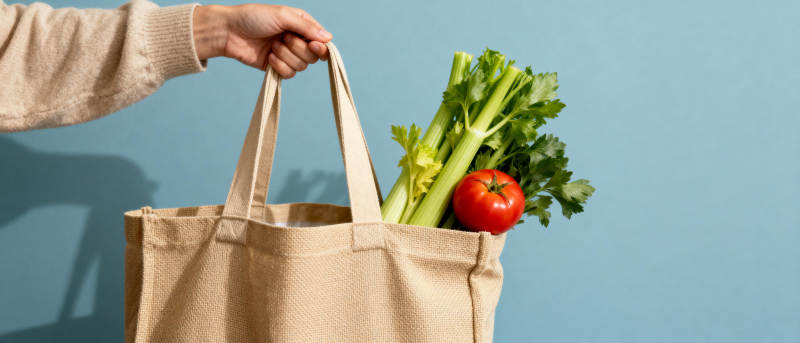 环保购物袋装满蔬菜图片