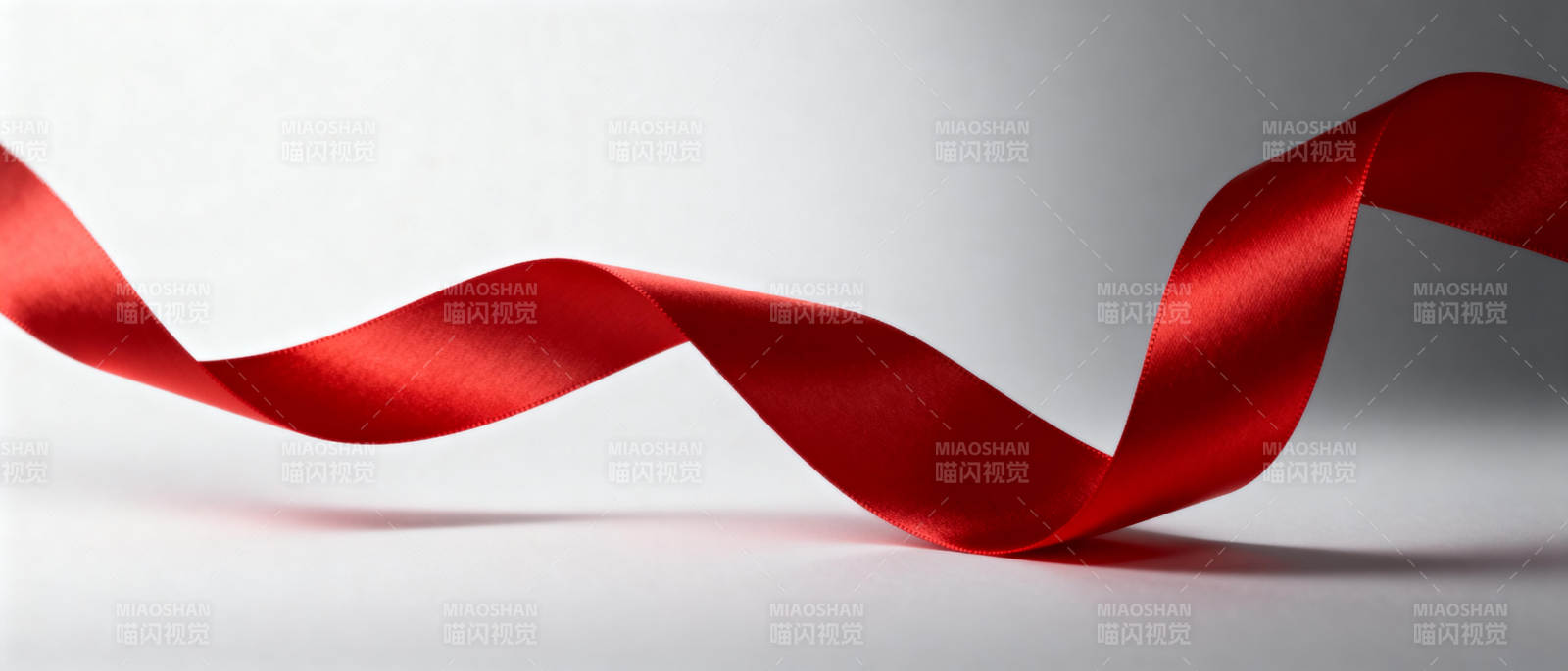 红色丝带飘逸图片