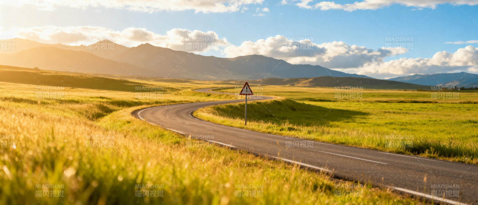 草原公路远山行图片