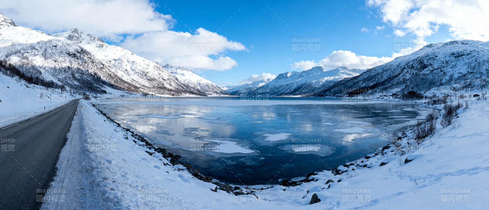 雪山湖畔冬景图片