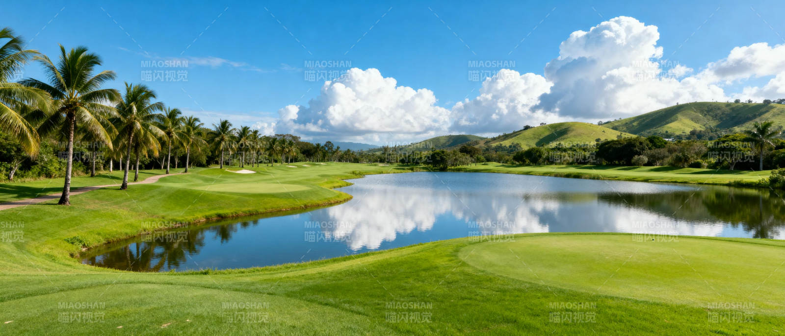 绿茵湖畔高尔夫图片