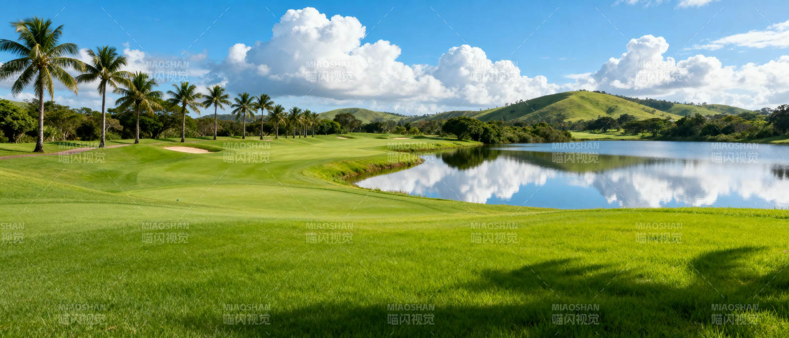 绿茵湖畔高尔夫图片