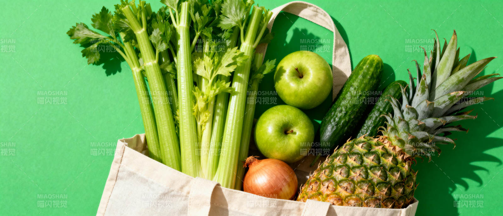 新鲜蔬果装满袋图片