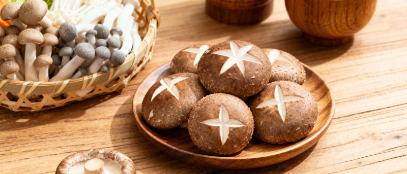 新鲜香菇摆盘图片