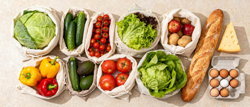 新鲜蔬果与面包鸡蛋图片