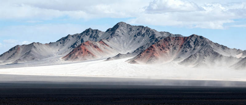 雪山荒漠风光图片