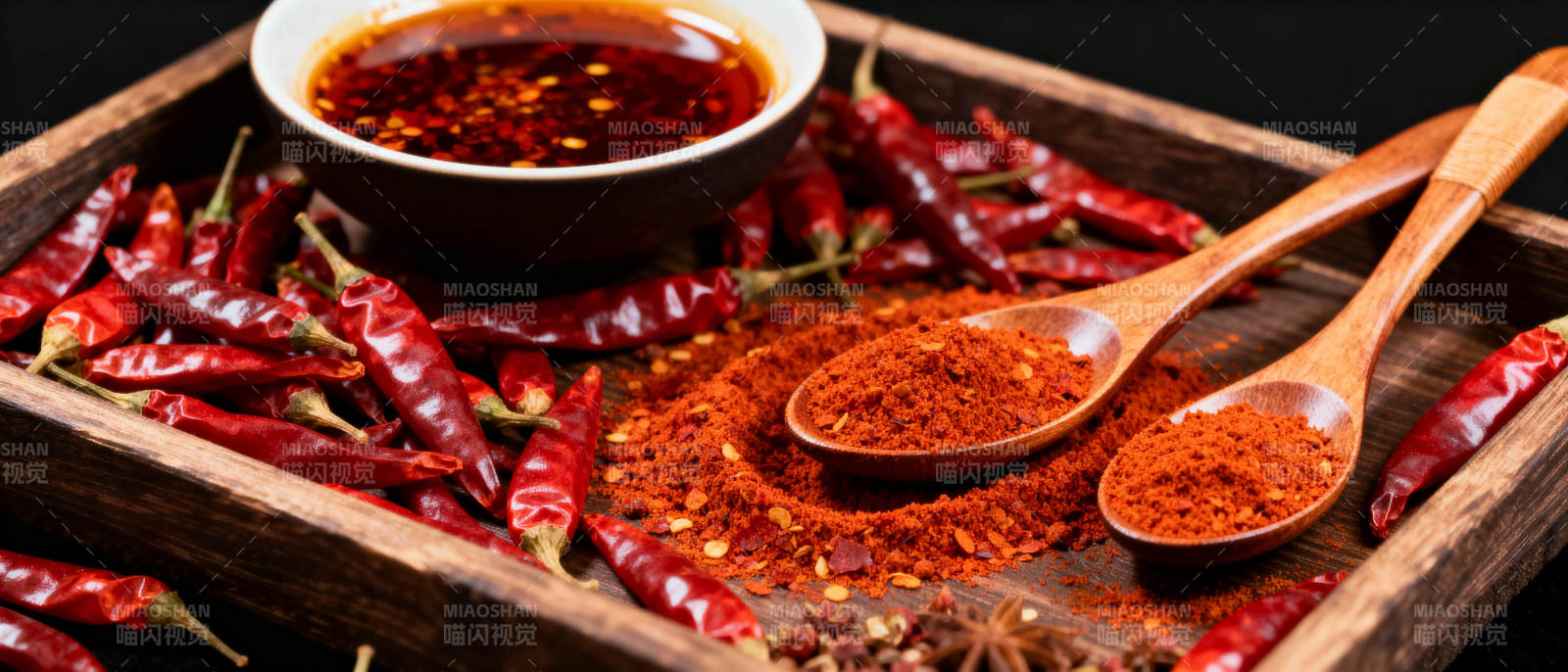 辣椒与香料盛宴图片