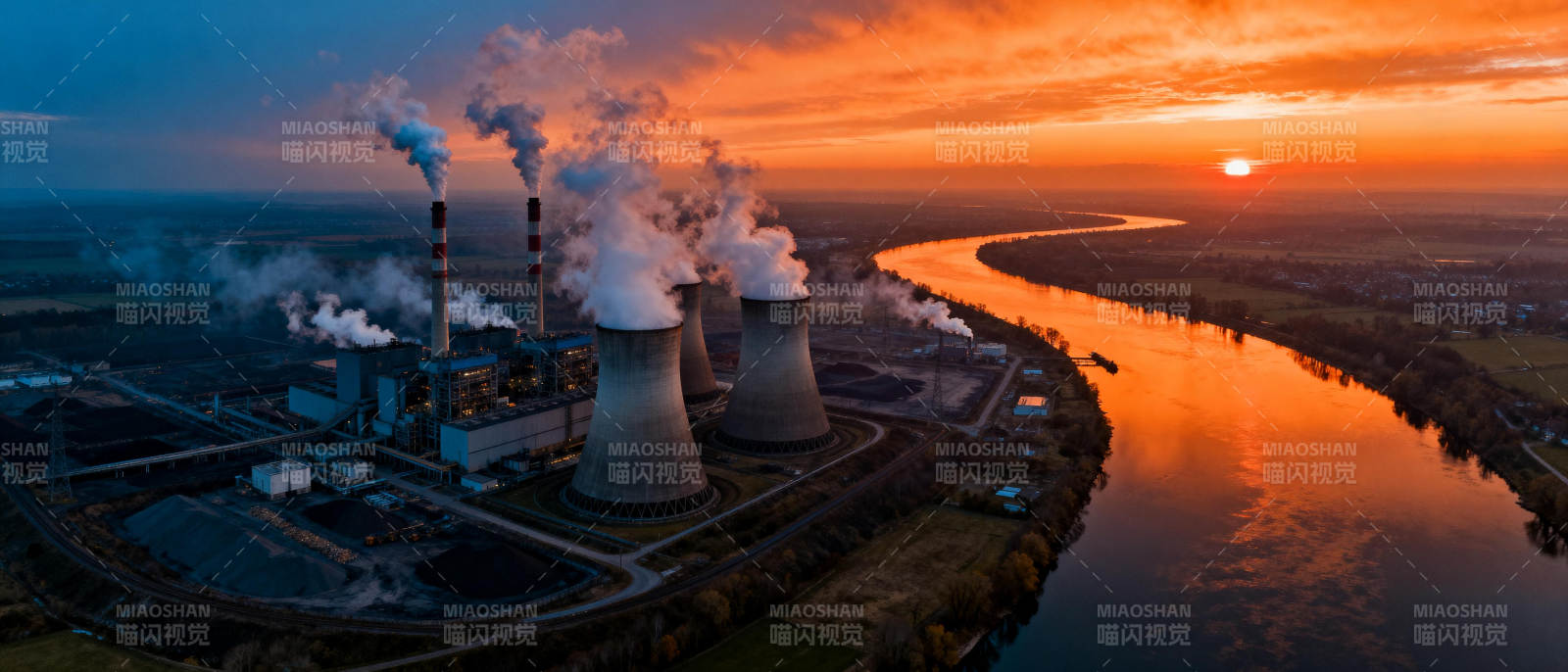 夕阳下的工业景观图片