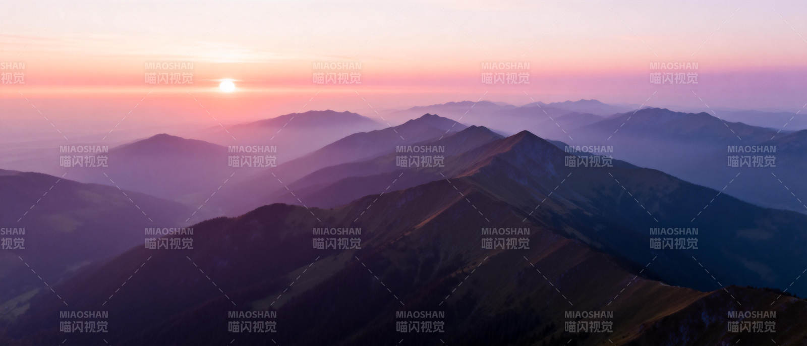 山峦日出美景图片