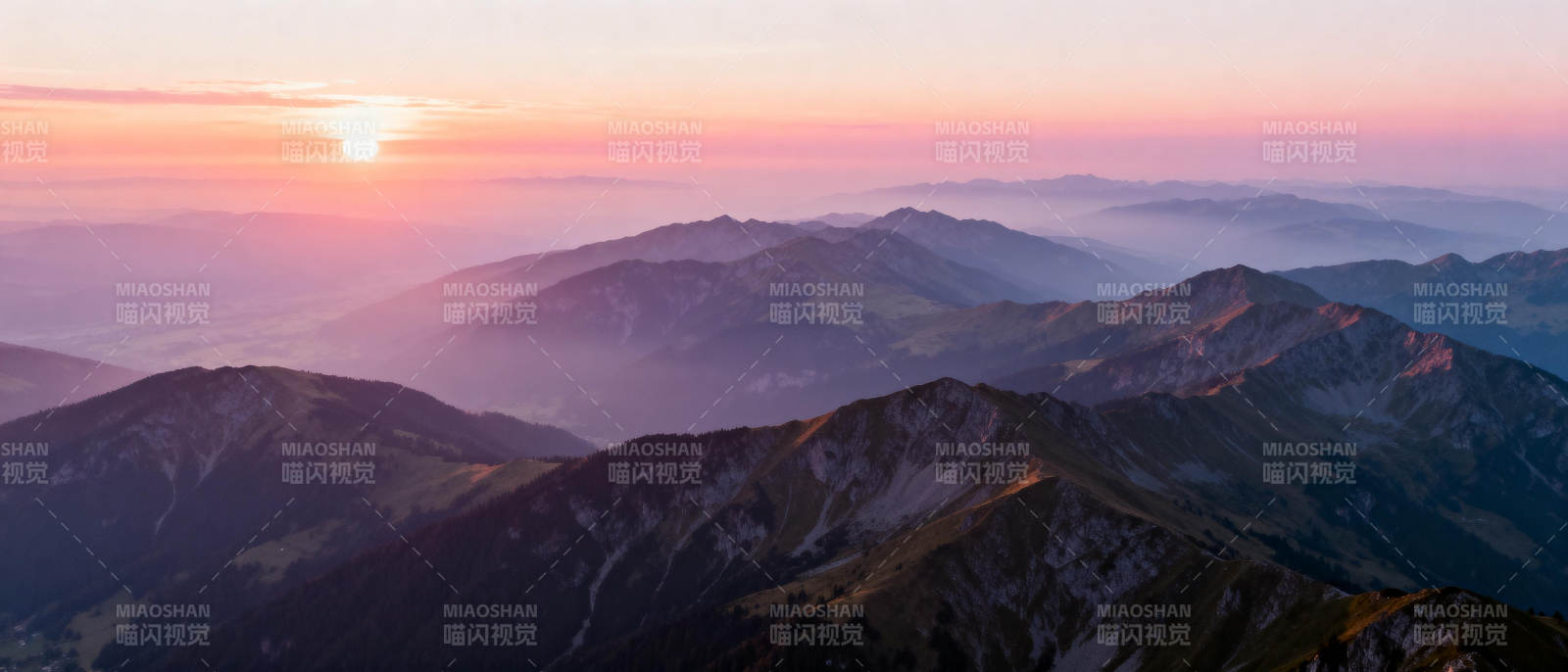 山巅日出美景图片