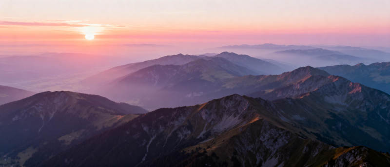 山巅日出美景图片