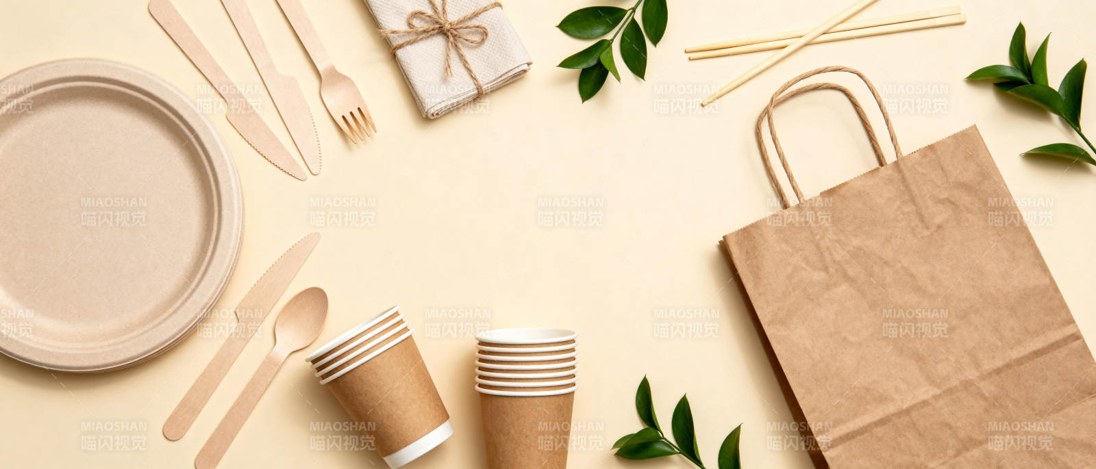 环保餐具与购物袋图片