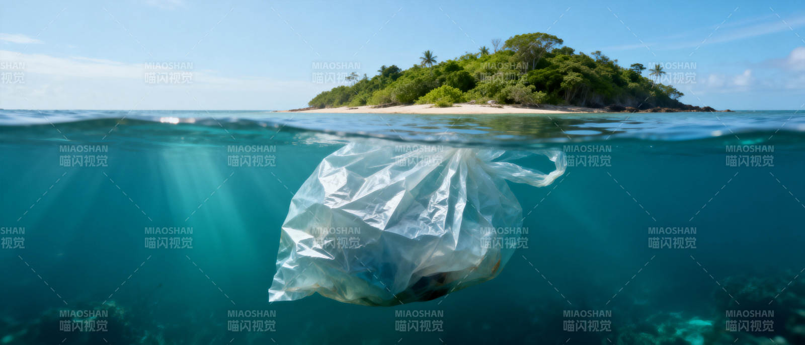 塑料袋漂浮海中图片