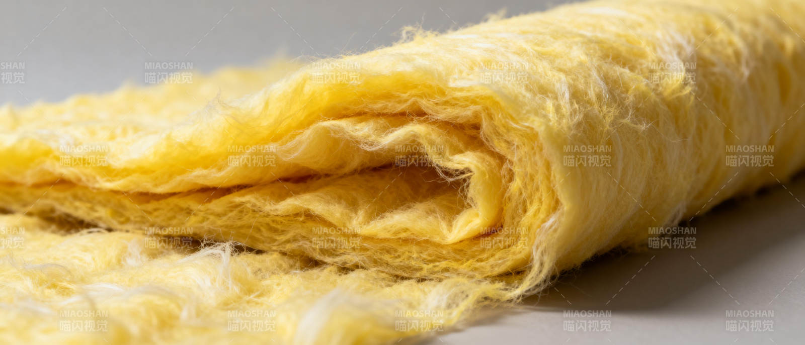黄色纤维卷材特写图片