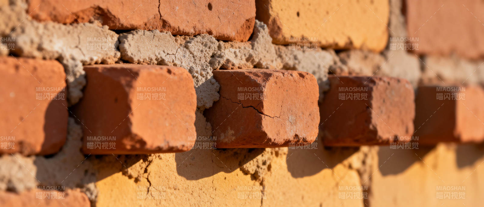 砖墙裂缝特写图片