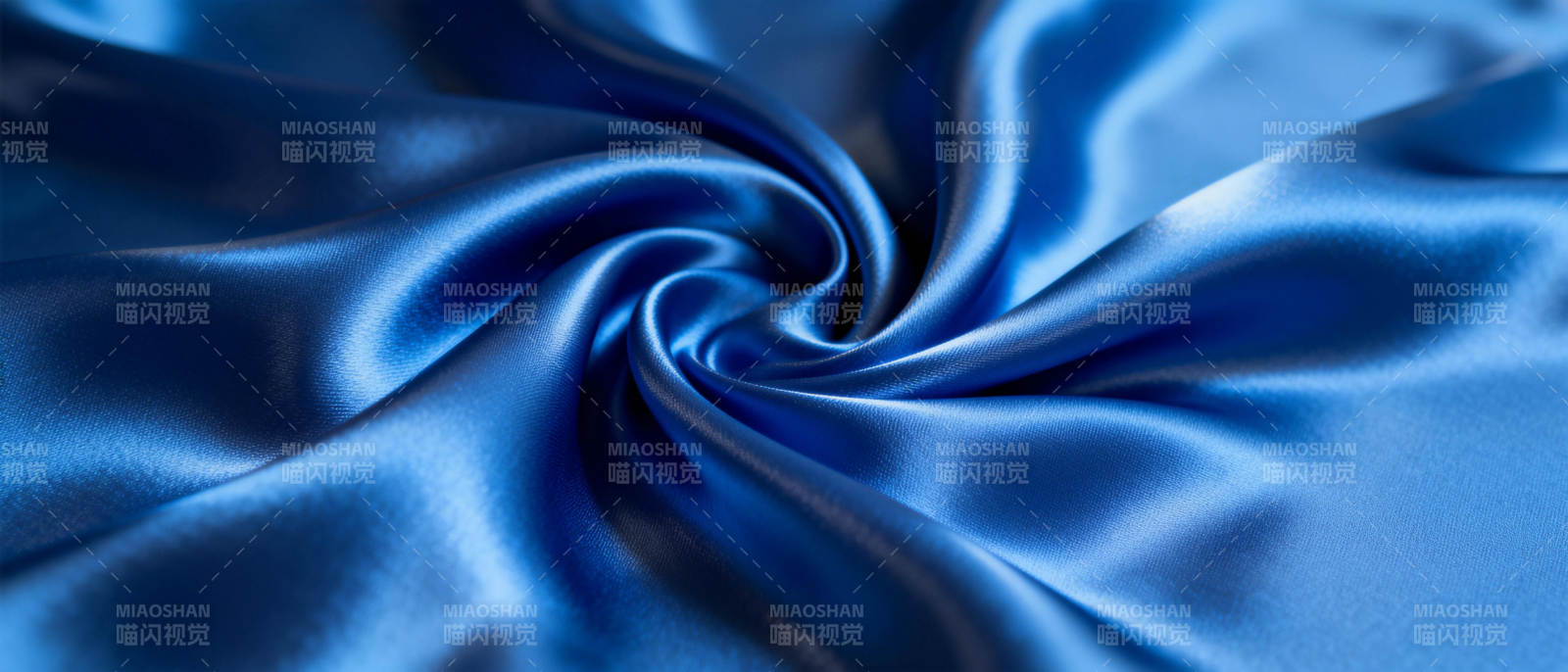 蓝色丝滑布料特写图片
