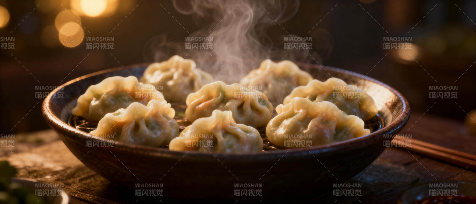 热腾腾的蒸饺图片