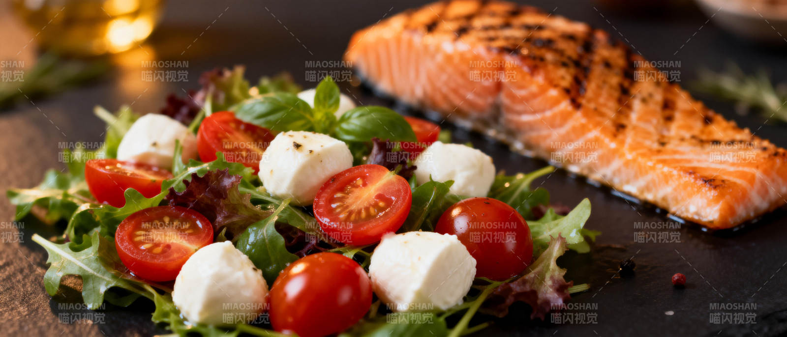 三文鱼配蔬菜沙拉图片