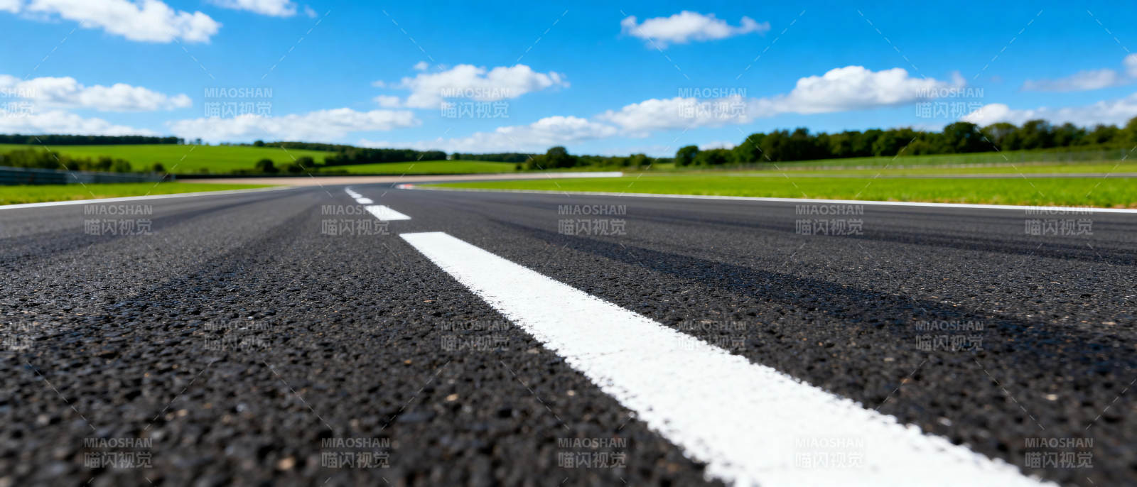 公路延伸至远方图片