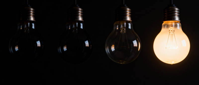 一盏灯亮 其余暗图片