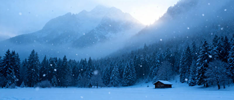 雪夜山居静谧景图片