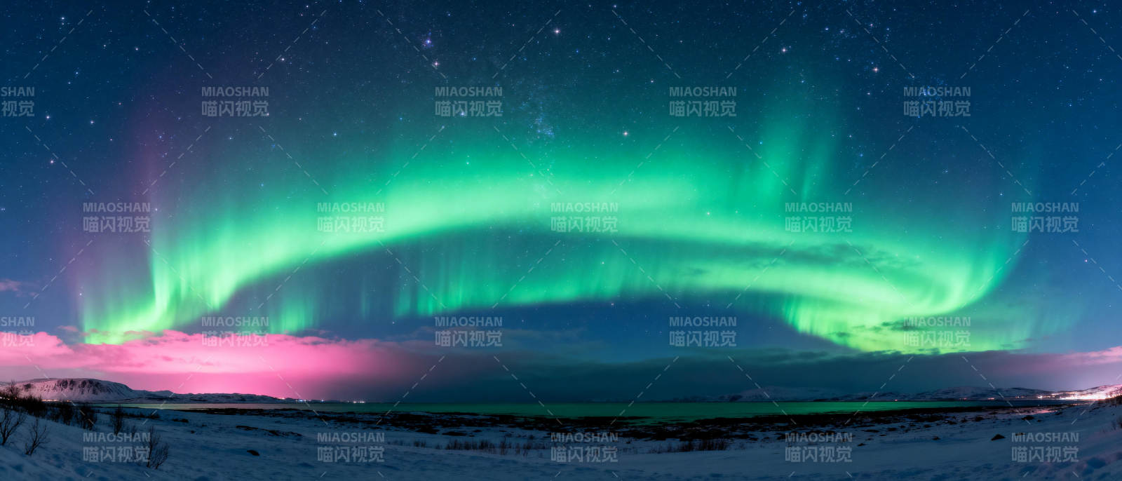 极光璀璨夜空图片