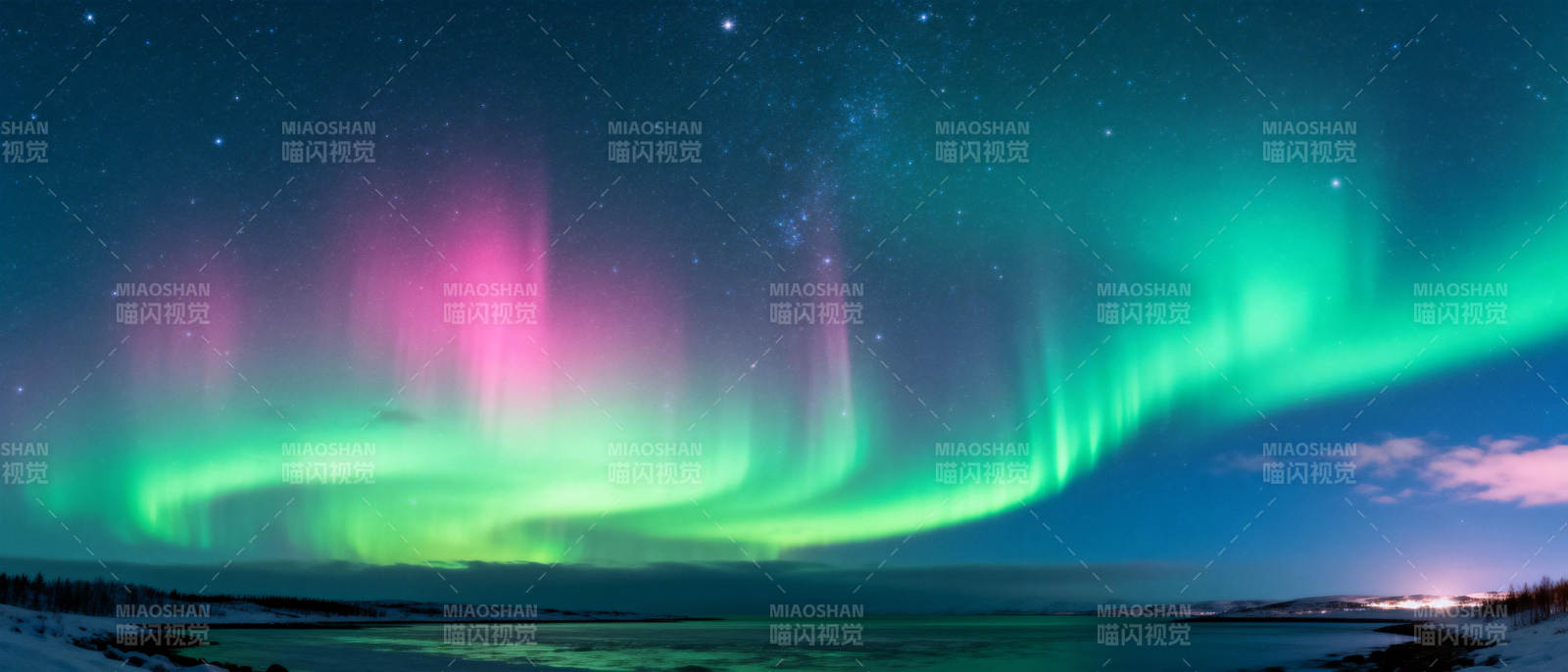 极光璀璨夜空图片