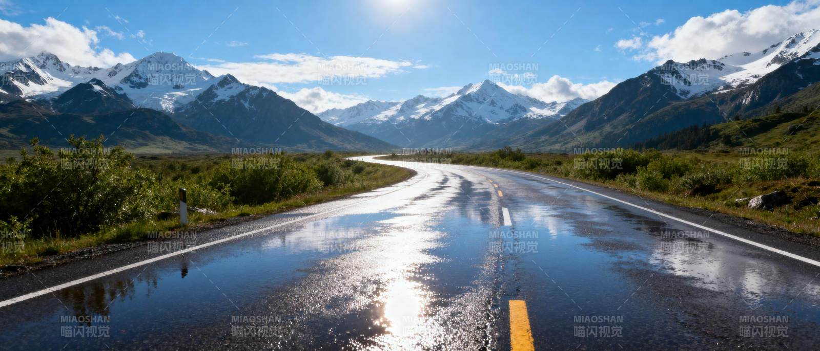 雪山公路倒影图片