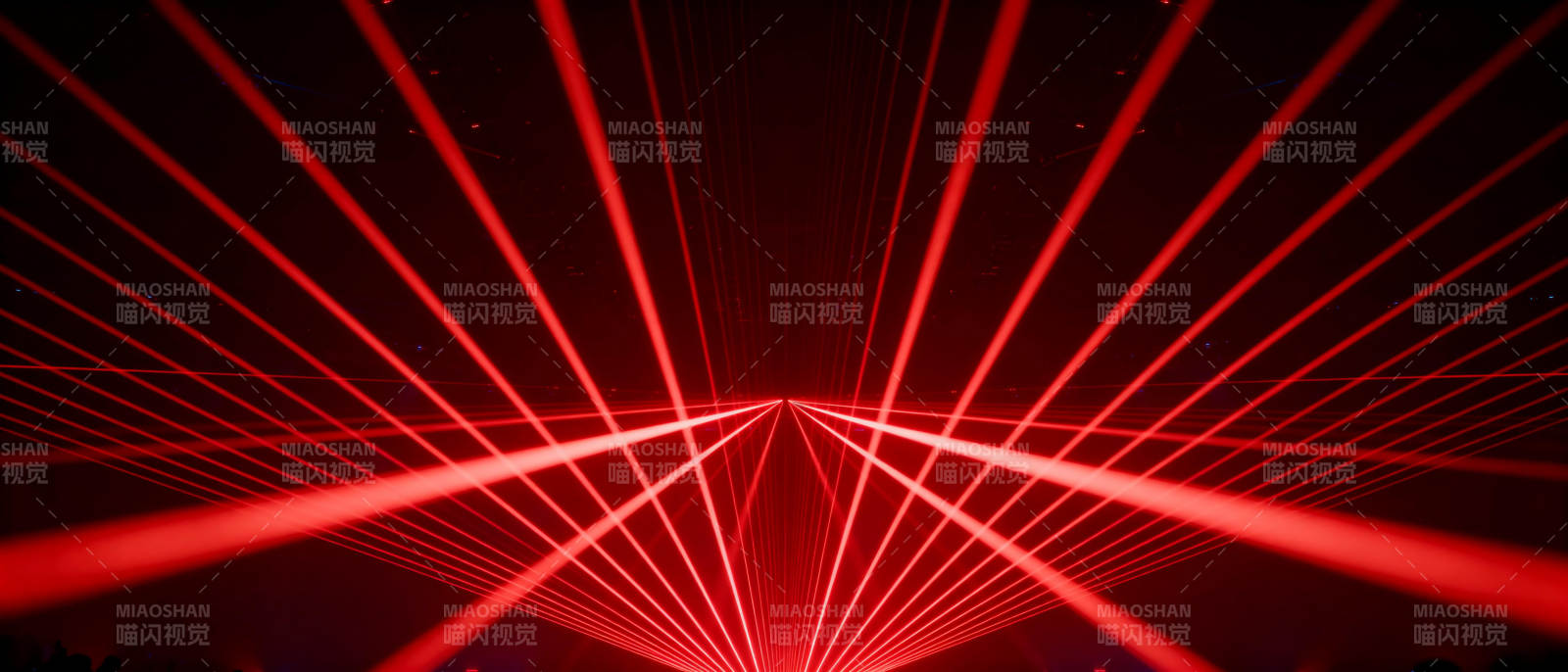 红光交织的几何之美图片