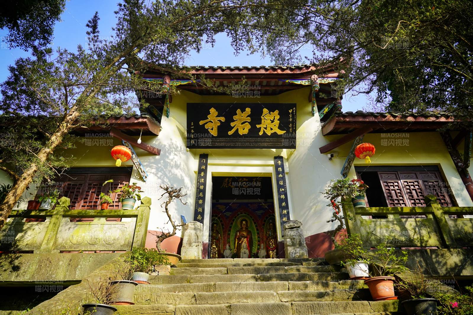 都江堰般若寺门前景象图片