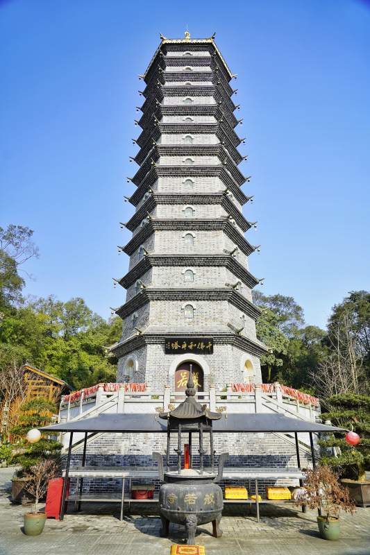 都江堰般若寺古塔图片