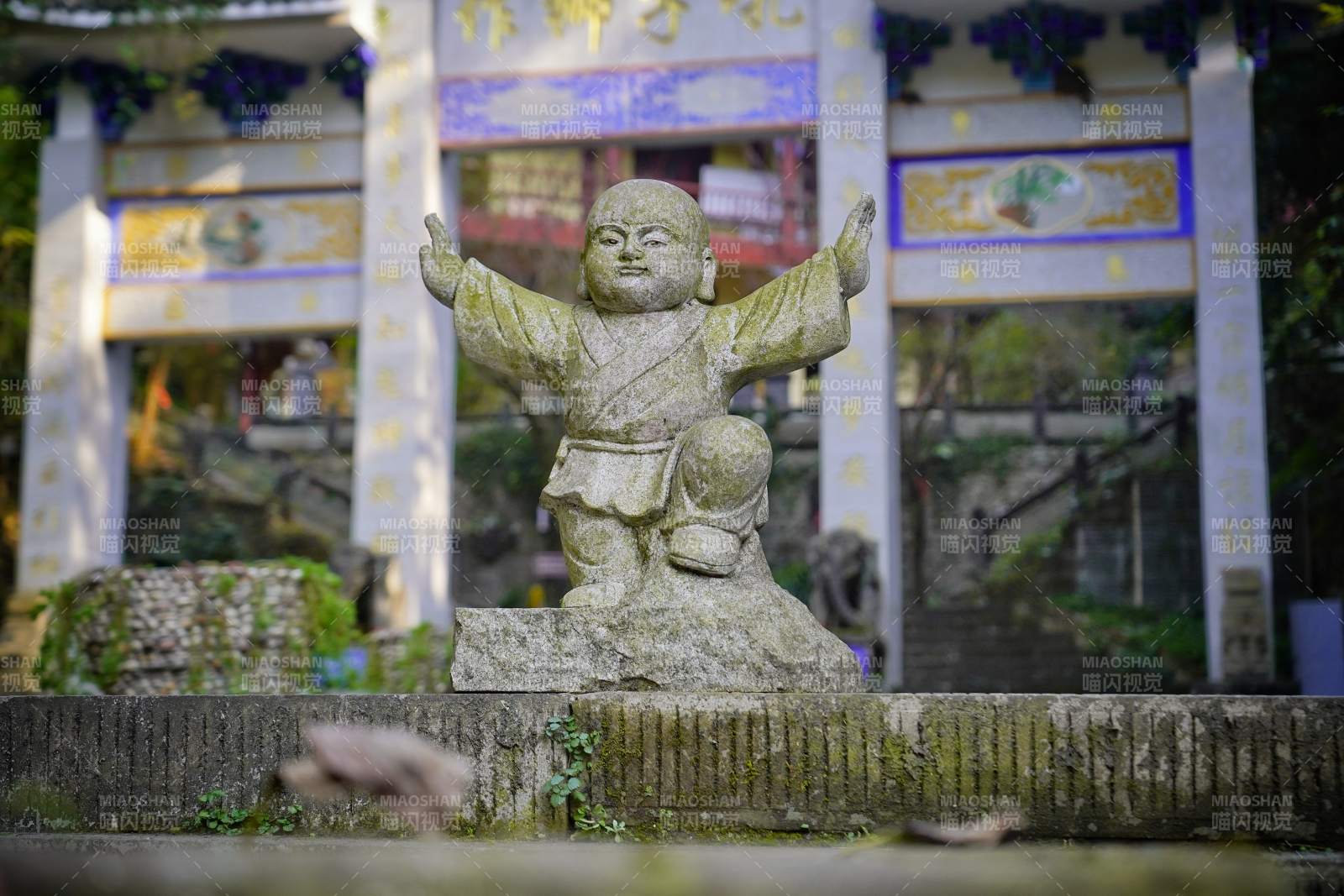 般若寺石像迎客图片