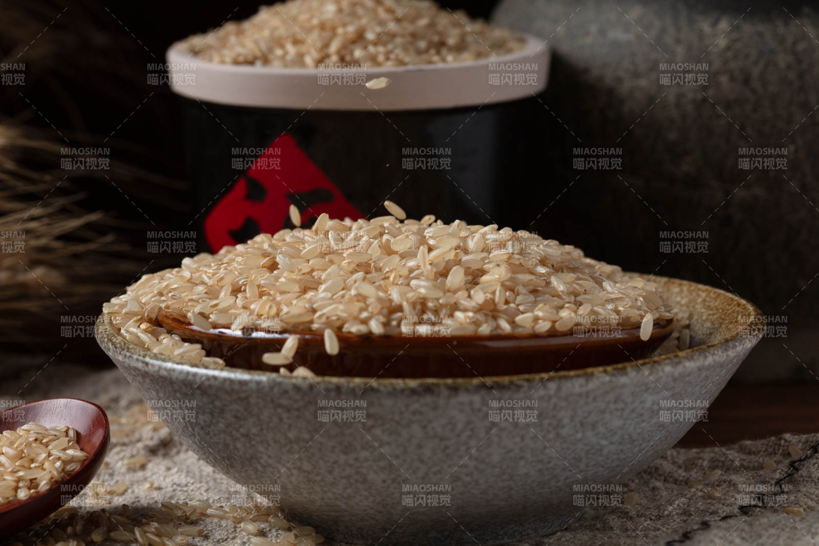 一碗糙米图片