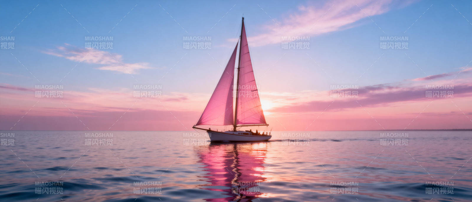 夕阳下的帆船图片