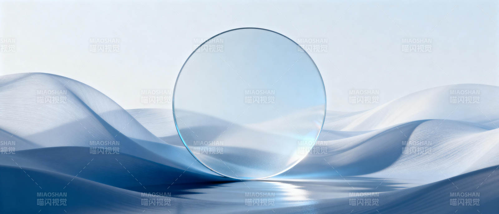 晶莹圆镜映波光图片