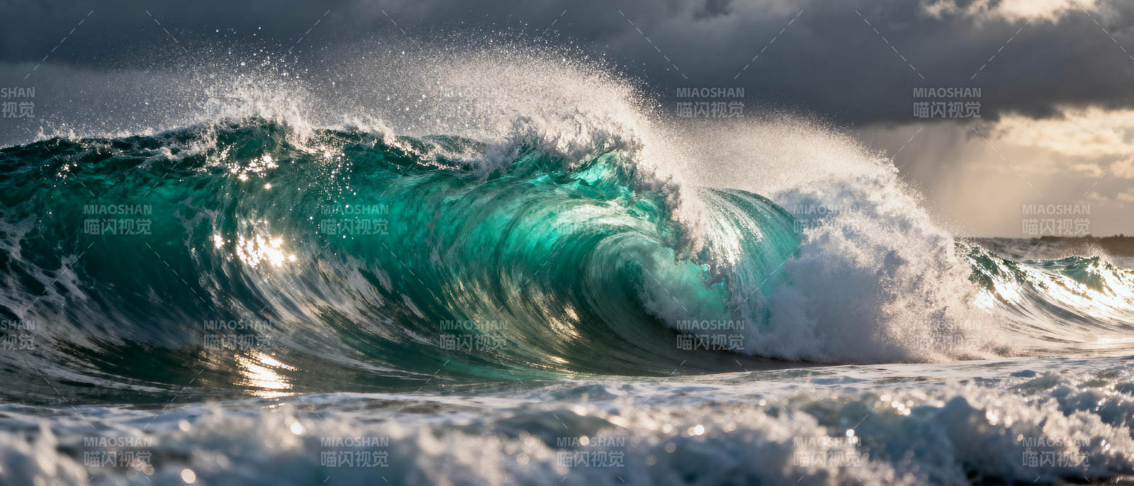 碧浪翻涌 海天一色图片
