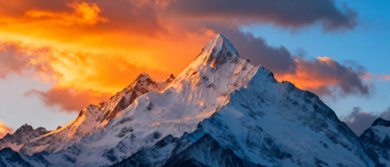 雪山日出壮丽景色图片