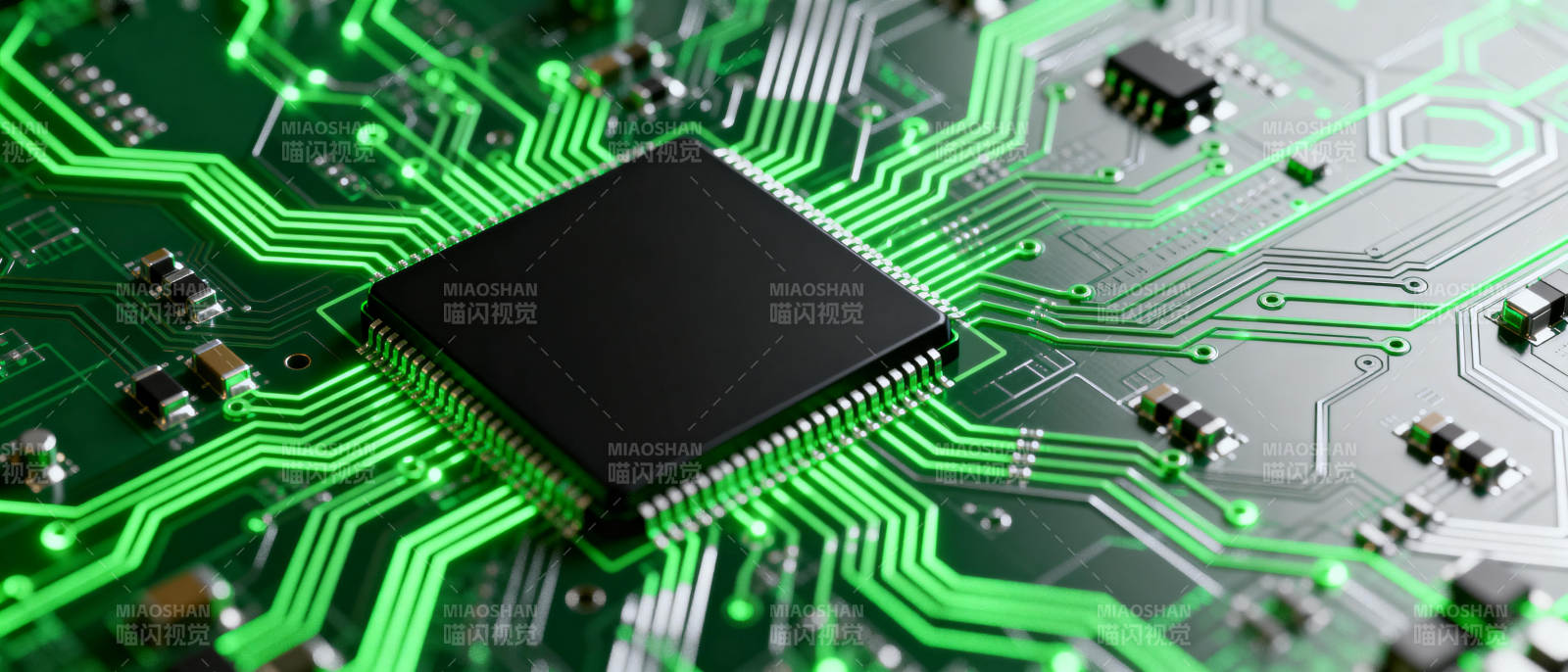 电路板上的芯片特写图片