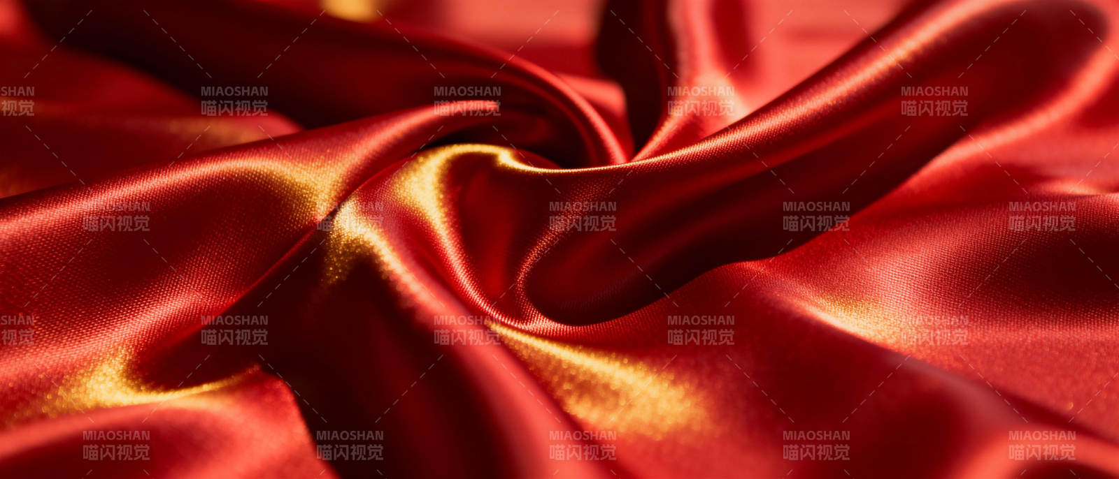 红色丝缎的光泽图片