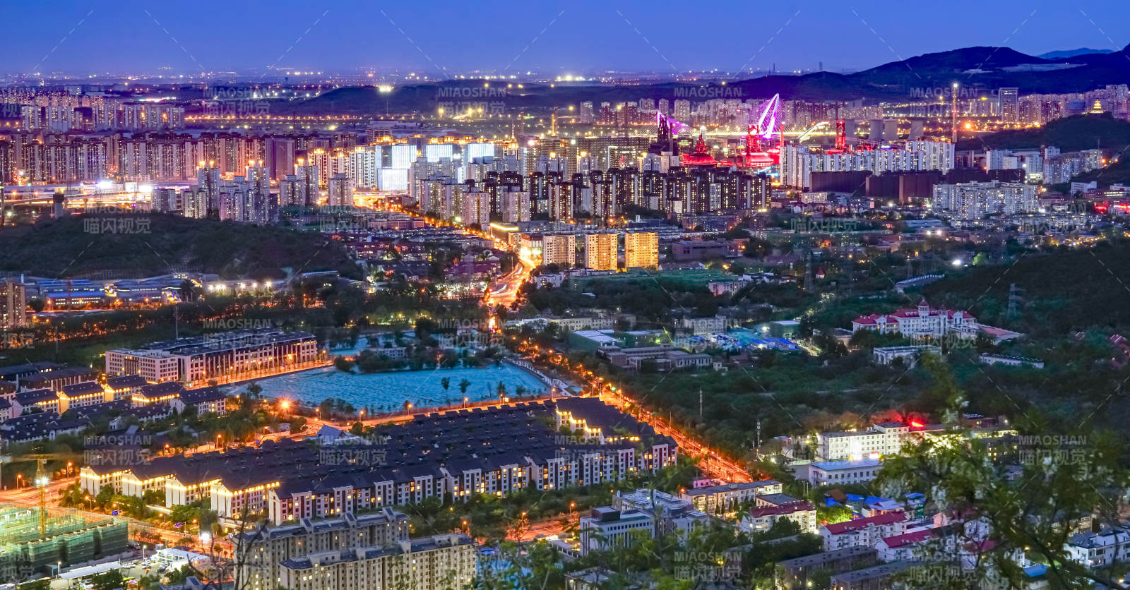 夜幕下的北京  灯光璀璨图片