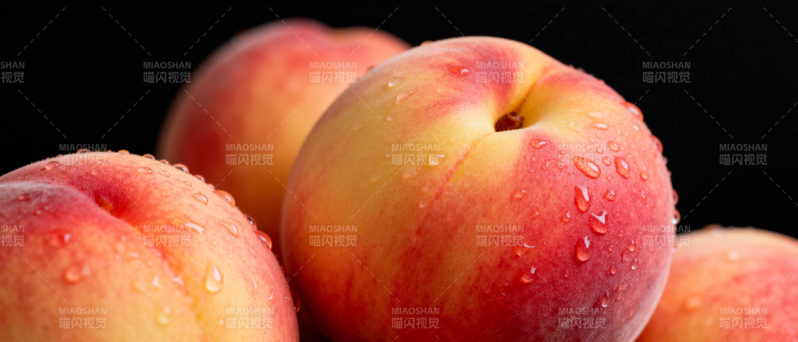 水润桃子特写图片